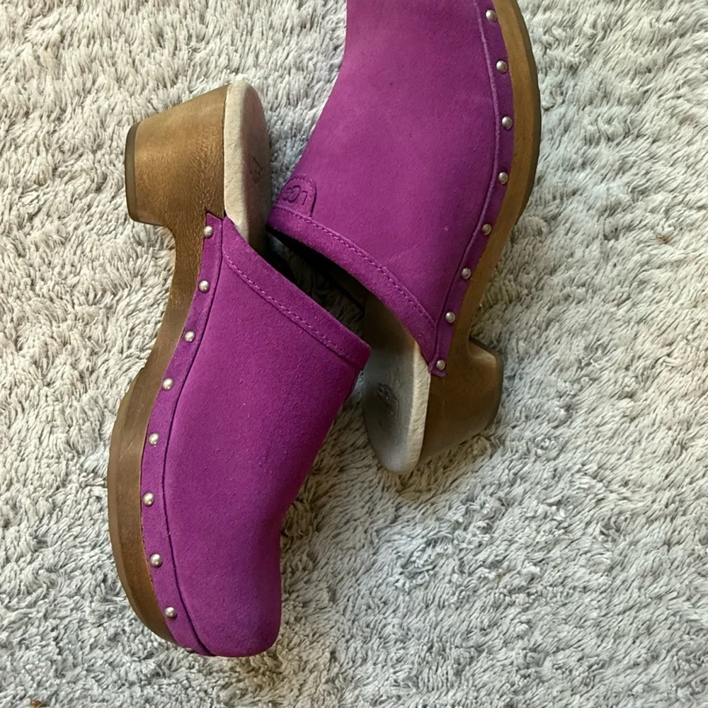 Girls UGG Suede Fuchsia Clogs
